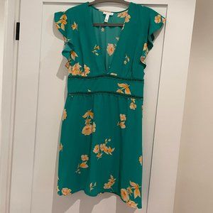 Leith - Beautiful Green Floral Dress V-neck